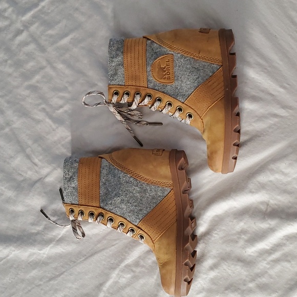 Sorel Joan of arc lexie wedge boots tan and grey 6.5 - Picture 2 of 6